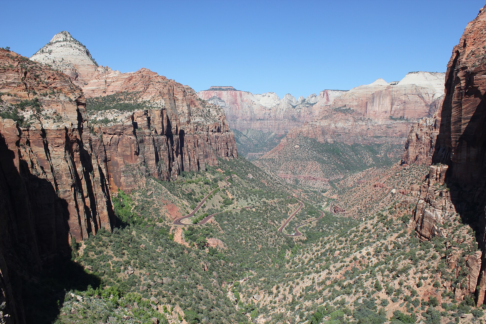 Canyon Overlook scenery in Zion National Park